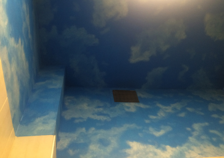 Muhafaza odası at the children’s police center, about 5 m2, with a ceiling painted like a sky with clouds. Photographs by Eda Elif Tibet.