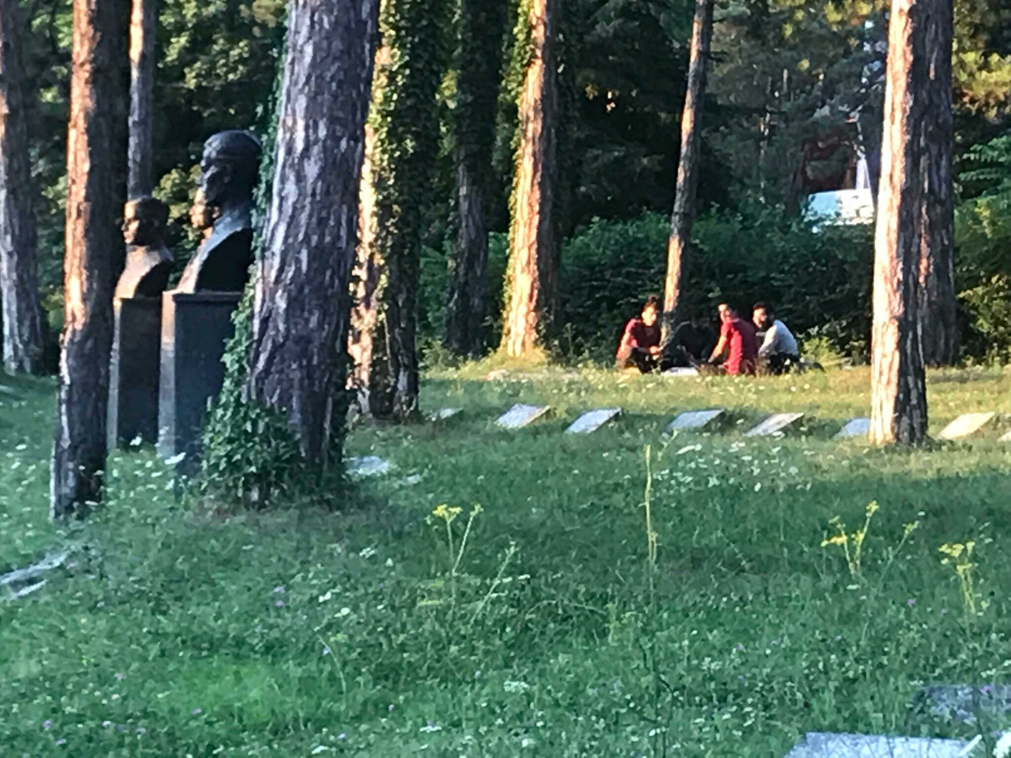 Partisans and migrants. Photograph by Azra Hromadžić, 2019.