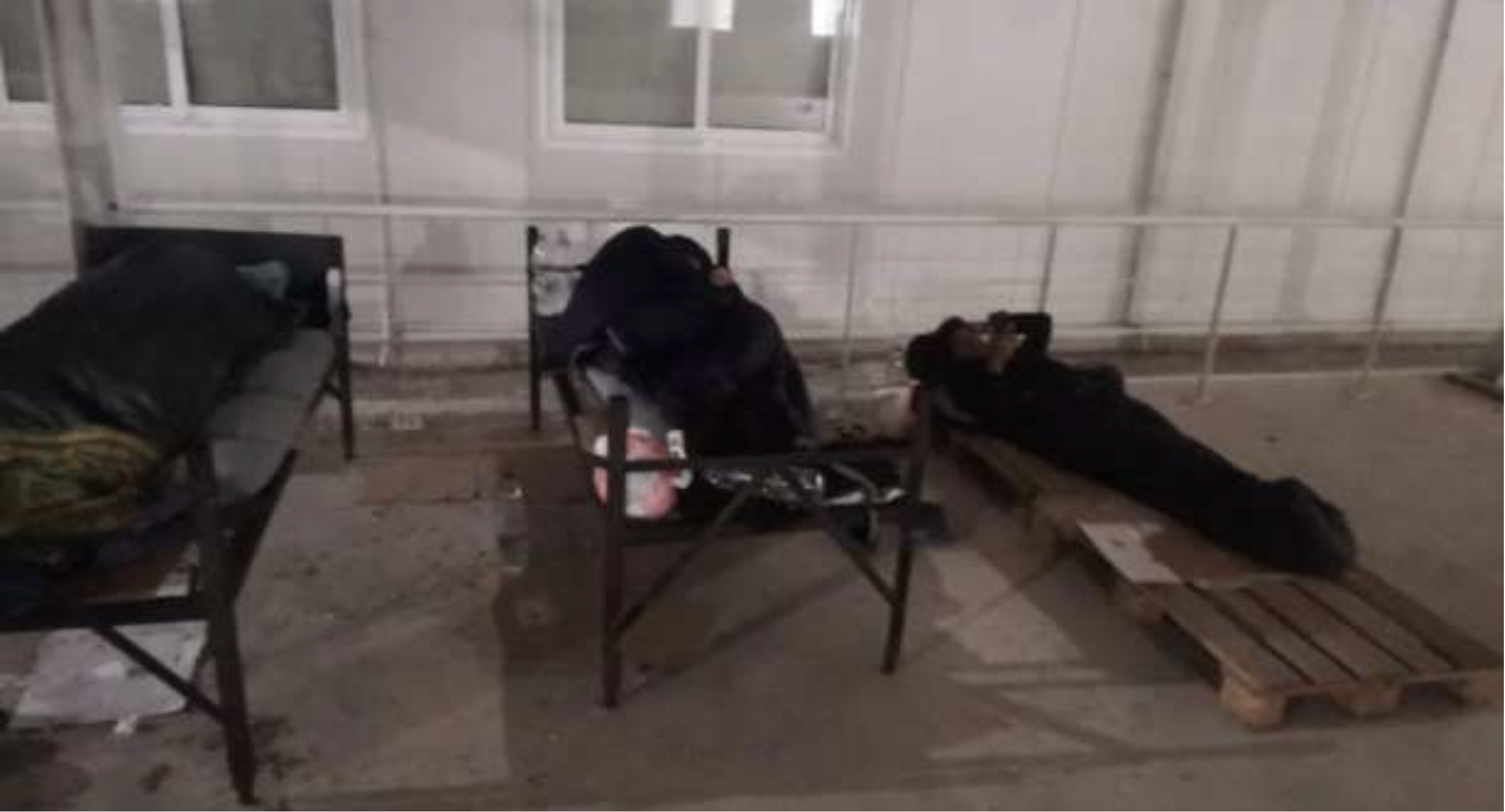 Abb. 6: Bilder der Behelfsunterkünfte im CCAC (Foto: inhaftierte Bewohner:in; Credits: I Have Rights)